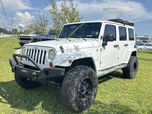 Used 2013 Jeep Wrangler Unlimited Sahara w/ Connectivity Group AWD/4WD image 11