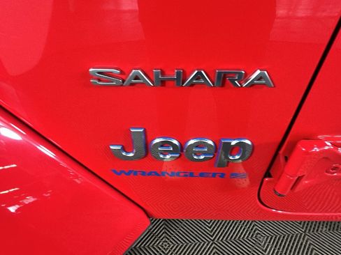 Used 2024 Jeep Wrangler Unlimited Sahara AWD/4WD image 11