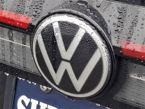 New 2026 Volkswagen Taos SE image 12