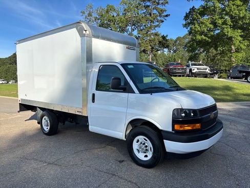 New 2024 Chevrolet Express 3500 w/ Power Convenience Package image 7