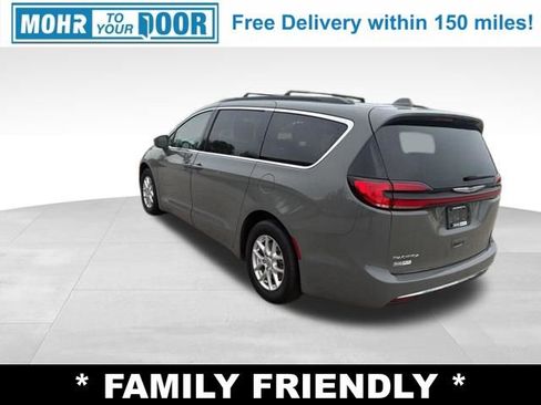 Used 2022 Chrysler Pacifica Touring-L FWD image 3