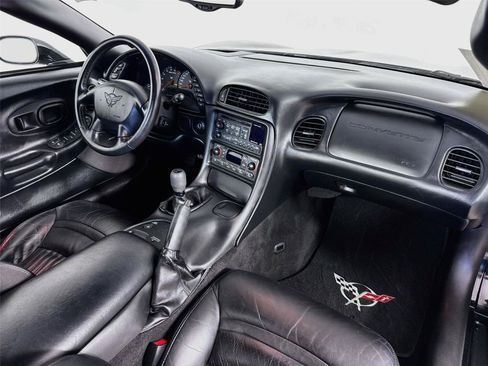 Used 2004 Chevrolet Corvette Convertible w/ Preferred Equipment Group RWD image 25