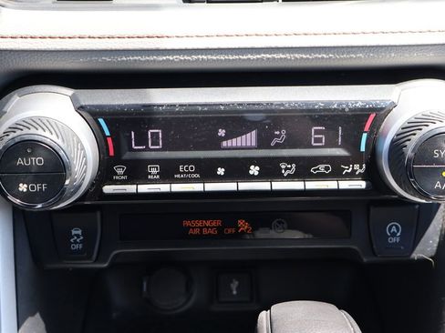 Used 2020 Toyota RAV4 XLE w/ Convenience Package FWD image 12