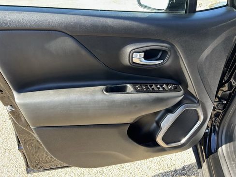 Used 2022 Jeep Renegade Latitude image 23