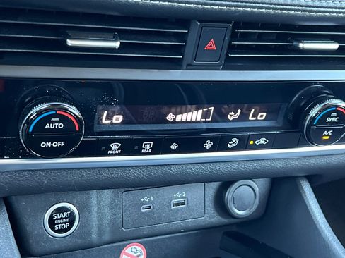 Used 2023 Nissan Rogue SV image 21