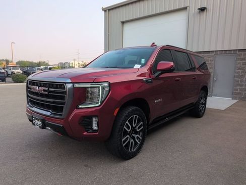Used 2023 GMC Yukon XL AT4 w/ AT4 Premium Plus Package AWD/4WD image 7