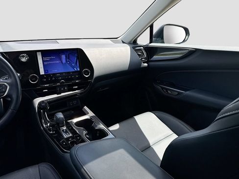 Used 2025 Lexus NX 250 FWD w/ Cold Area Package image 24