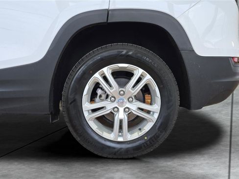 Used 2023 GMC Terrain SLE w/ Driver Convenience Package image 28