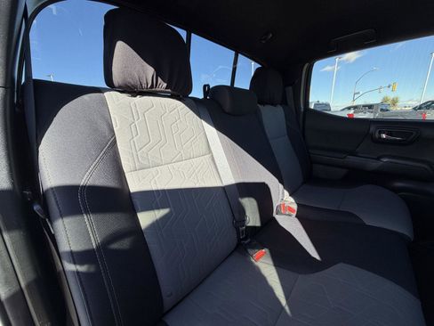 Used 2022 Toyota Tacoma TRD Off-Road image 15