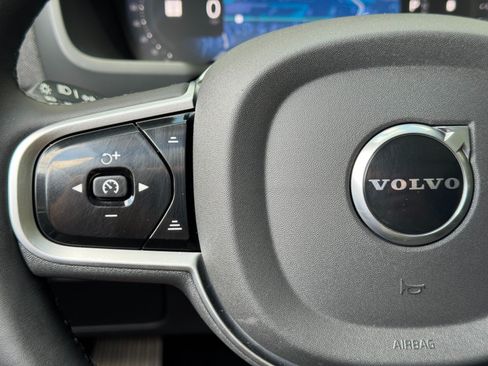Used 2025 Volvo XC90 B5 Ultra w/ Protection Package Premier AWD/4WD image 23
