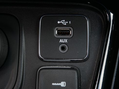Used 2021 Jeep Compass Limited w/ Sun and Sound Group AWD/4WD image 32