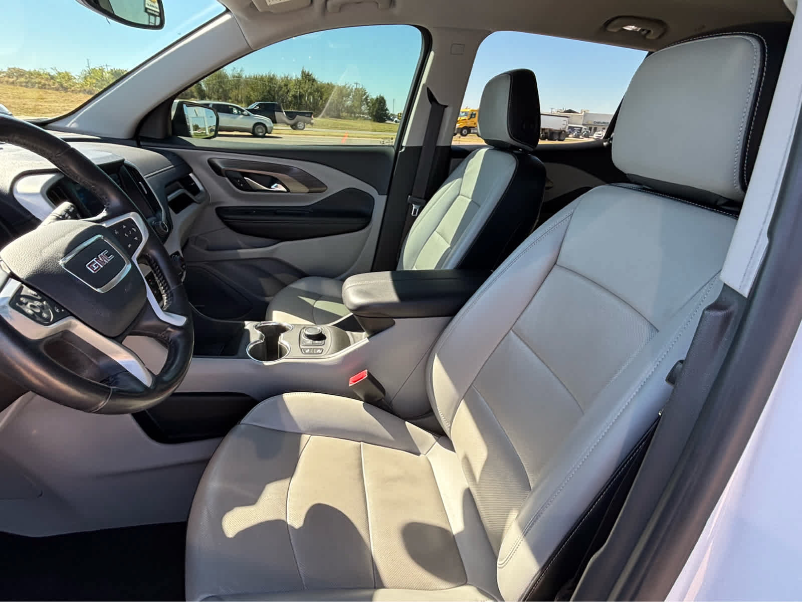 Used 2022 GMC Terrain SLT w/ Infotainment Package II AWD/4WD image 16