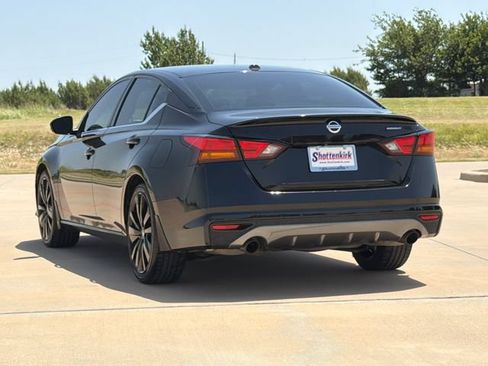 Used 2022 Nissan Altima 2.5 SR w/ Midnight Edition Package FWD image 5