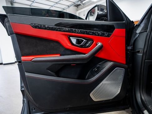 Used 2020 Lamborghini Urus image 37