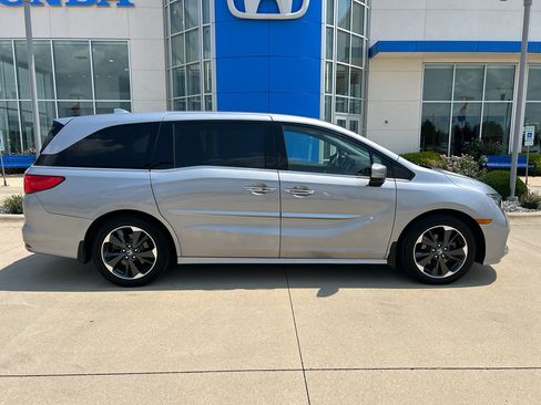 Used 2023 Honda Odyssey Elite image 4