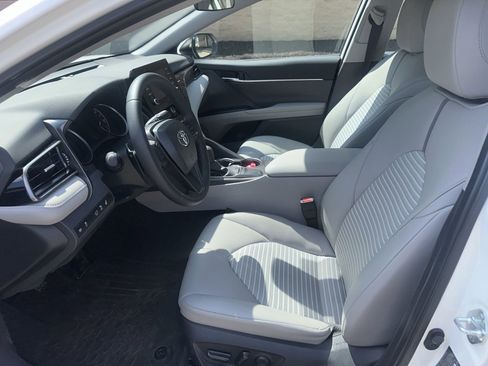 Used 2024 Toyota Camry SE w/ Cold Weather Package FWD image 4