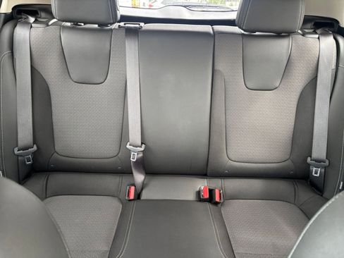 Used 2025 Buick Encore GX Preferred FWD image 37