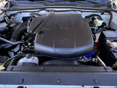 Used 2015 Toyota Tacoma 4x4 Double Cab w/ SR5 Package image 32