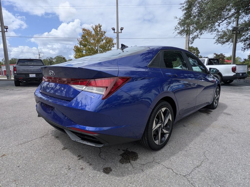 Used 2023 Hyundai Elantra SEL w/ Convenience Package FWD image 4