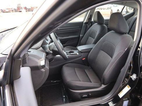 Used 2025 Nissan Altima 2.5 SV image 8