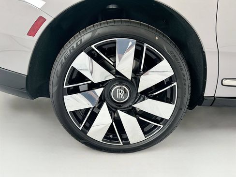 New 2026 Rolls-Royce Cullinan AWD/4WD image 32