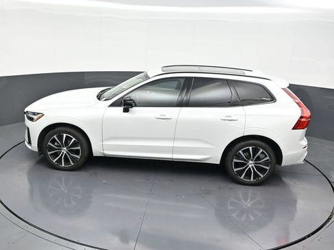 Used 2023 Volvo XC60 B5 Plus image 15