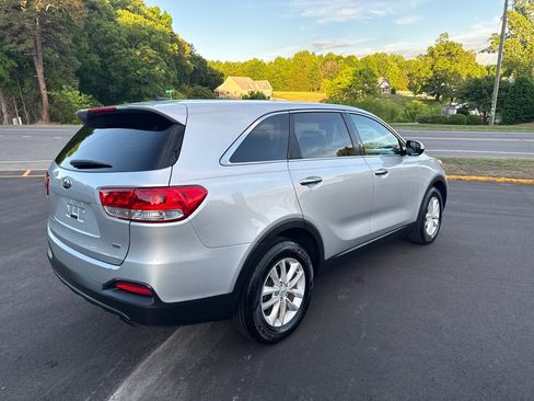 Used 2017 Kia Sorento L FWD image 6