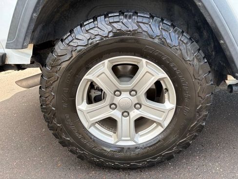Used 2019 Jeep Wrangler Sport AWD/4WD image 6