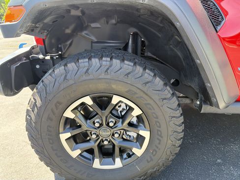 Certified 2025 Jeep Wrangler Unlimited Rubicon 4xe w/ Safety Group AWD/4WD image 39