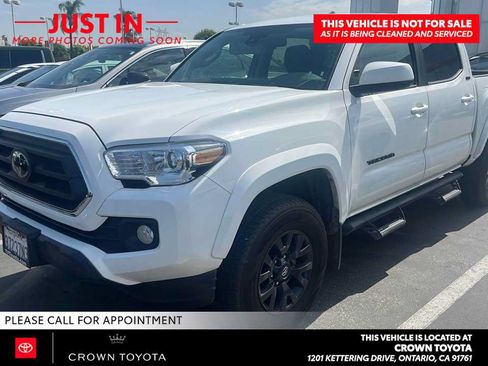 Used 2022 Toyota Tacoma SR5 w/ SR5 Appearance Package (SM) RWD image 1