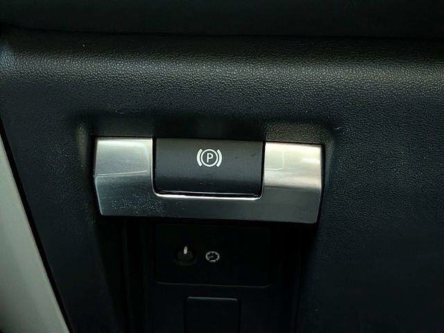 Used 2023 Land Rover Defender 130 SE AWD/4WD image 25