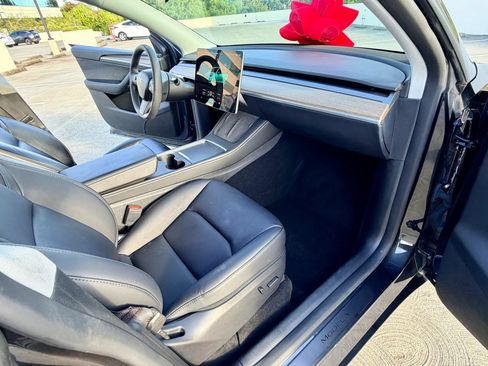 Used 2024 Tesla Model Y 2WD image 25
