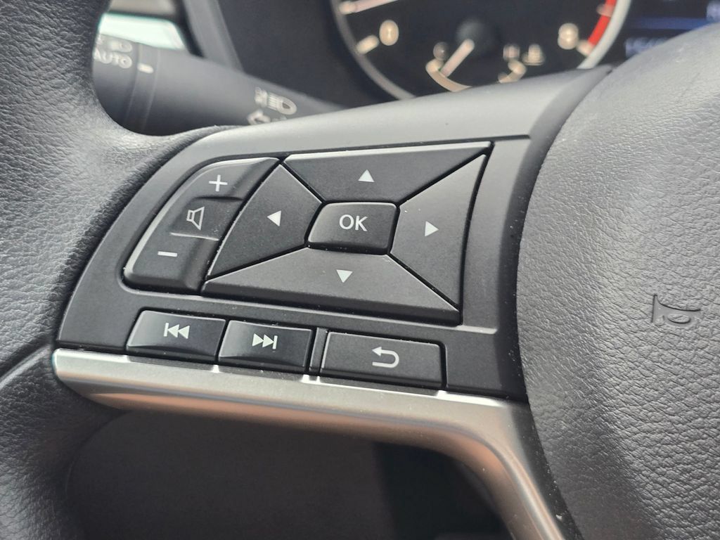 Used 2026 Nissan Altima 2.5 SV FWD image 31