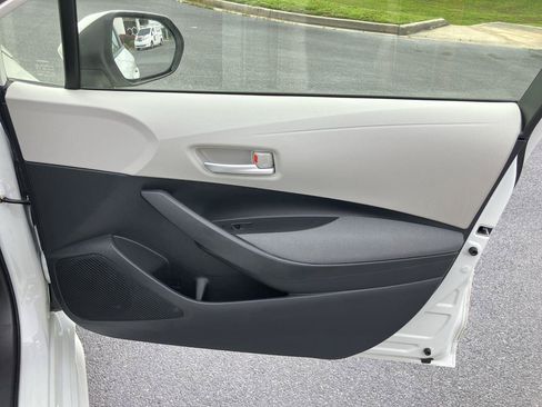 Used 2021 Toyota Corolla LE FWD image 29