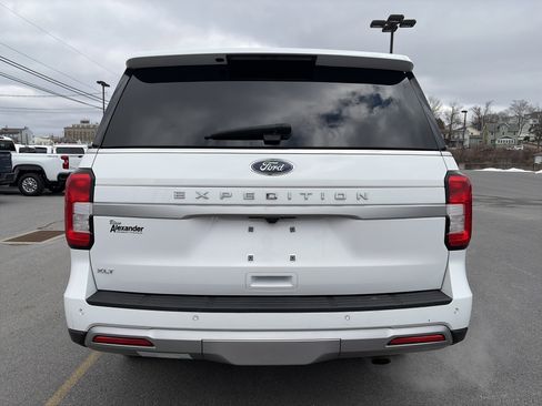 Used 2024 Ford Expedition XLT image 4