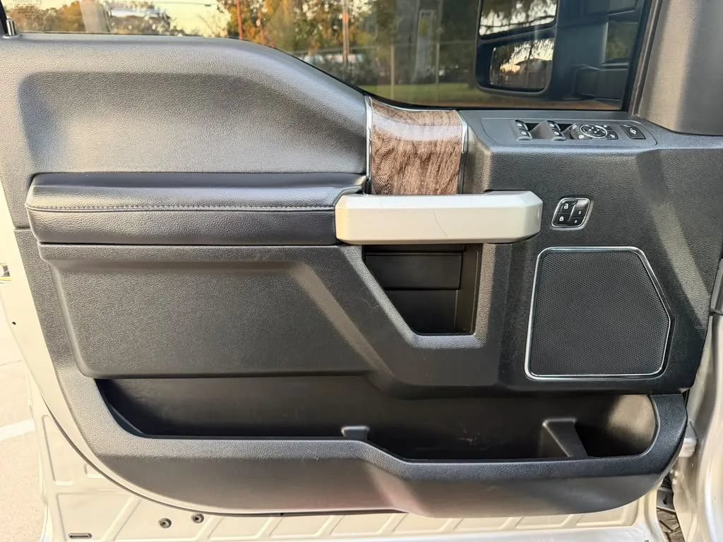 Used 2018 Ford F250 Lariat w/ Chrome Package AWD/4WD image 9