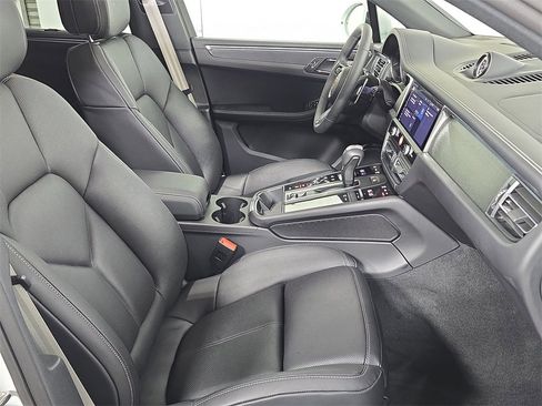 Used 2025 Porsche Macan GTS image 27