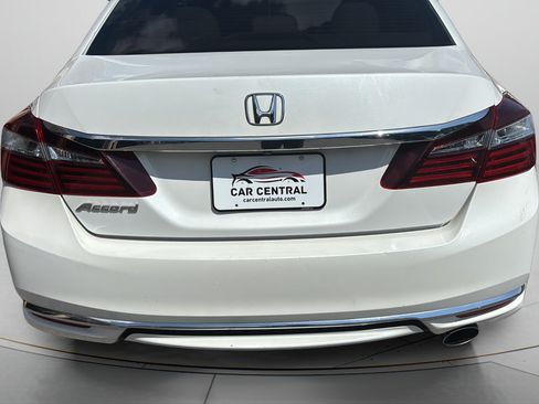 Used 2016 Honda Accord EX image 10