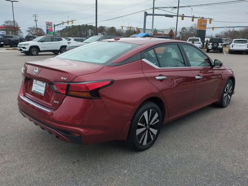 Used 2021 Nissan Altima 2.5 SV w/ SV Premium Package image 4