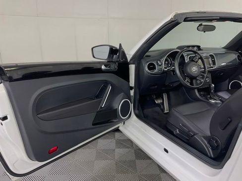 Used 2013 Volkswagen Beetle 2.0T FWD image 22