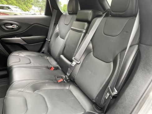 Used 2019 Jeep Cherokee Limited AWD/4WD image 19