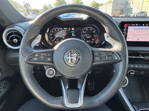 Certified 2024 Alfa Romeo Tonale Ti AWD/4WD image 2