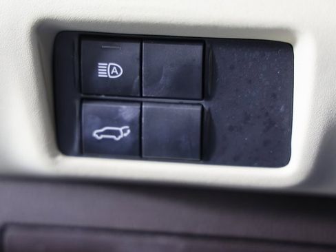 Used 2022 Toyota Highlander XLE image 25