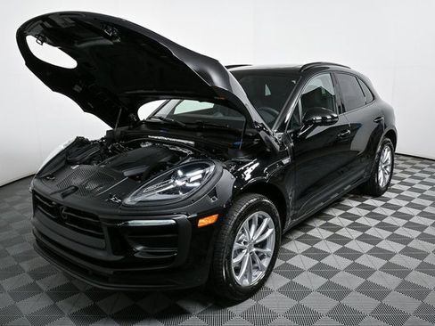 New 2025 Porsche Macan image 34