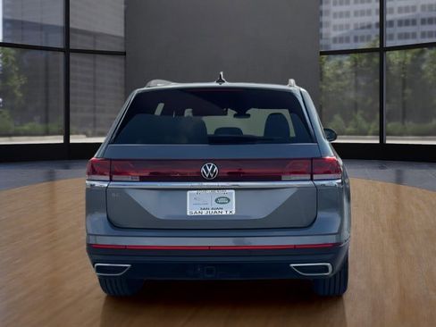 Used 2025 Volkswagen Atlas SE image 4