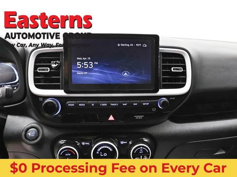Used 2024 Hyundai Venue Limited FWD image 11