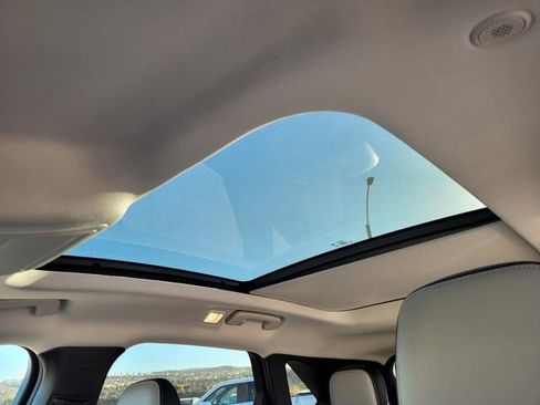 New 2025 Ford Escape SE w/ PHEV Premium Package FWD image 8