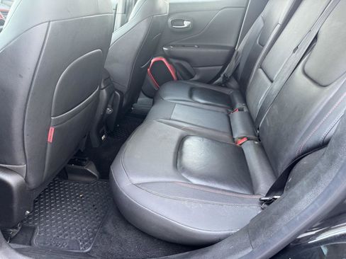 Used 2018 Jeep Renegade Trailhawk image 16