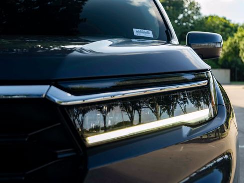 Used 2025 Honda Pilot Touring image 11