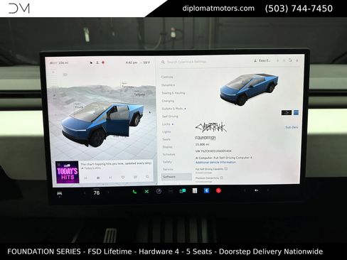 Used 2024 Tesla Cybertruck AWD Crew Cab image 32